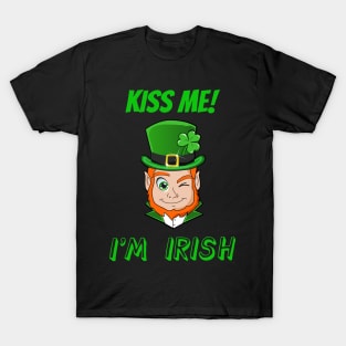 Funny Saint Patricks Day Kiss Me I'm Irish Leprechaun T-Shirt